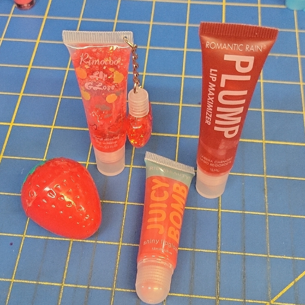 Lot of 4  Lip Gloss & Plumper New